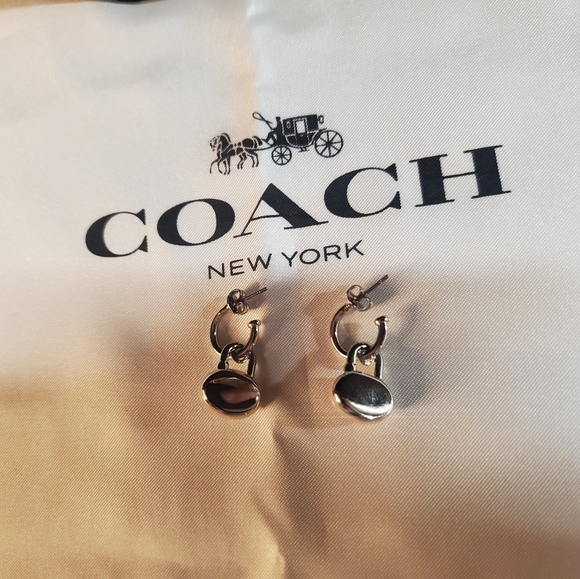 Coach Reserve Chain Turnlock Necklace and Earrings - Picture 13 of 14